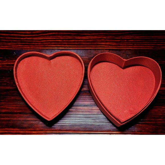 Embroidered Valentine Heart Gift Box - Picture 2 of 8